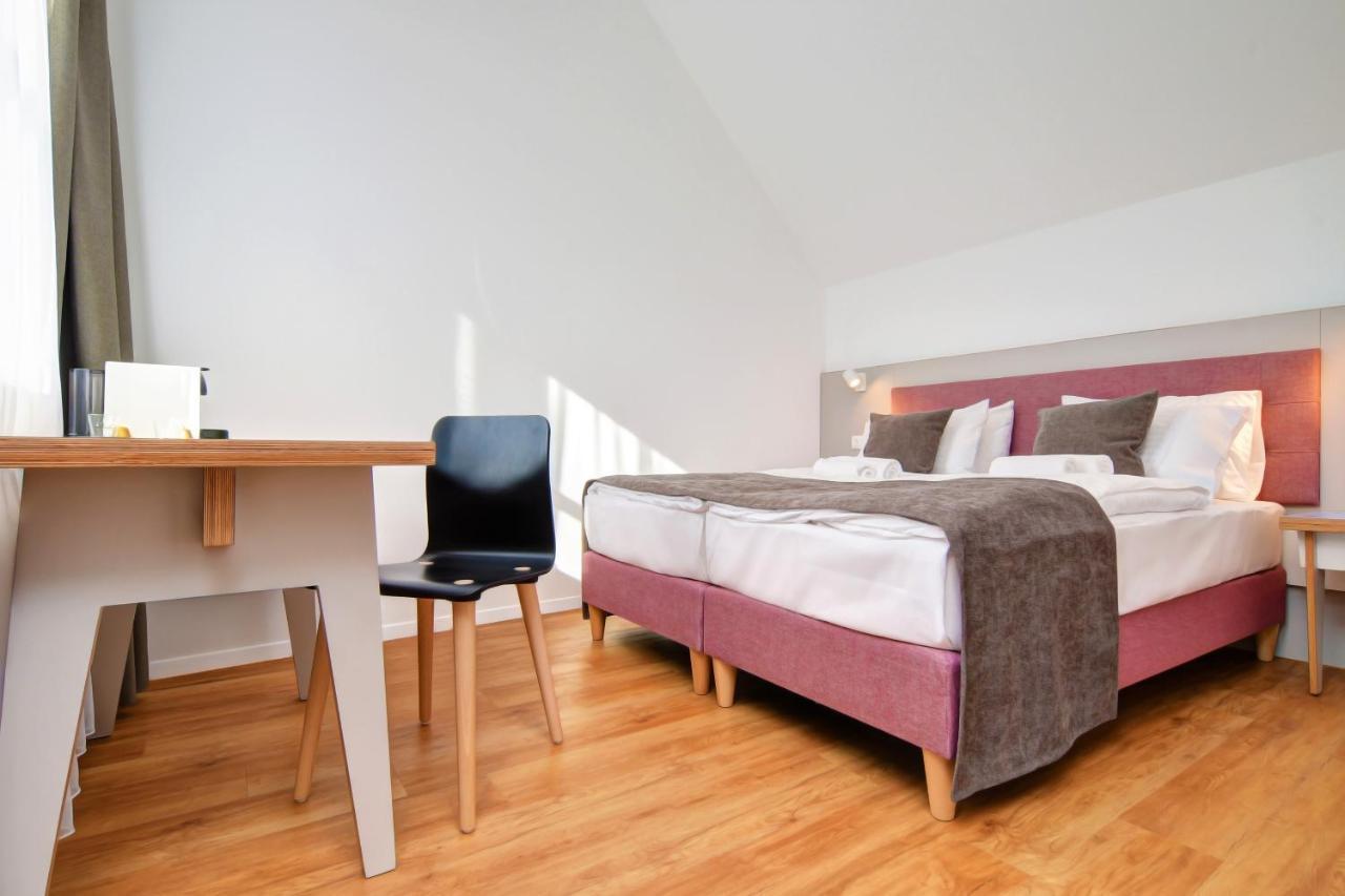Fekete Sas Motel Esztergom Bagian luar foto